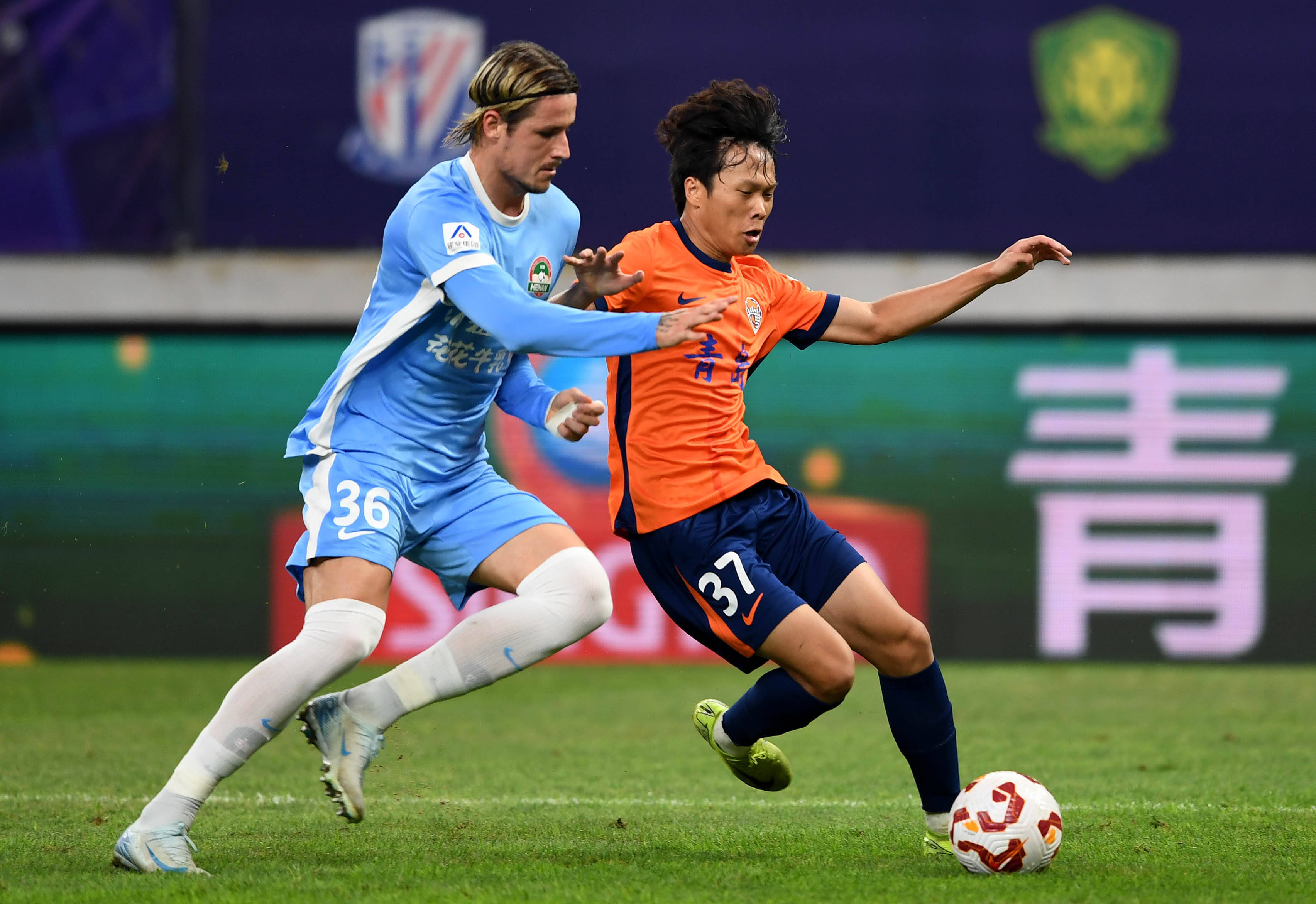 连续3场未首发，萨拉赫赛后发表激烈言论称被当成替罪羊，英媒曝利物浦选择支持斯洛特