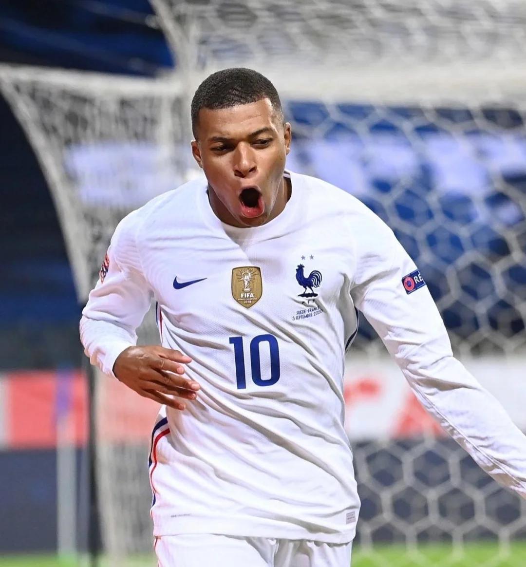 足球又一次让人泪目（足球再次让人热泪盈眶）