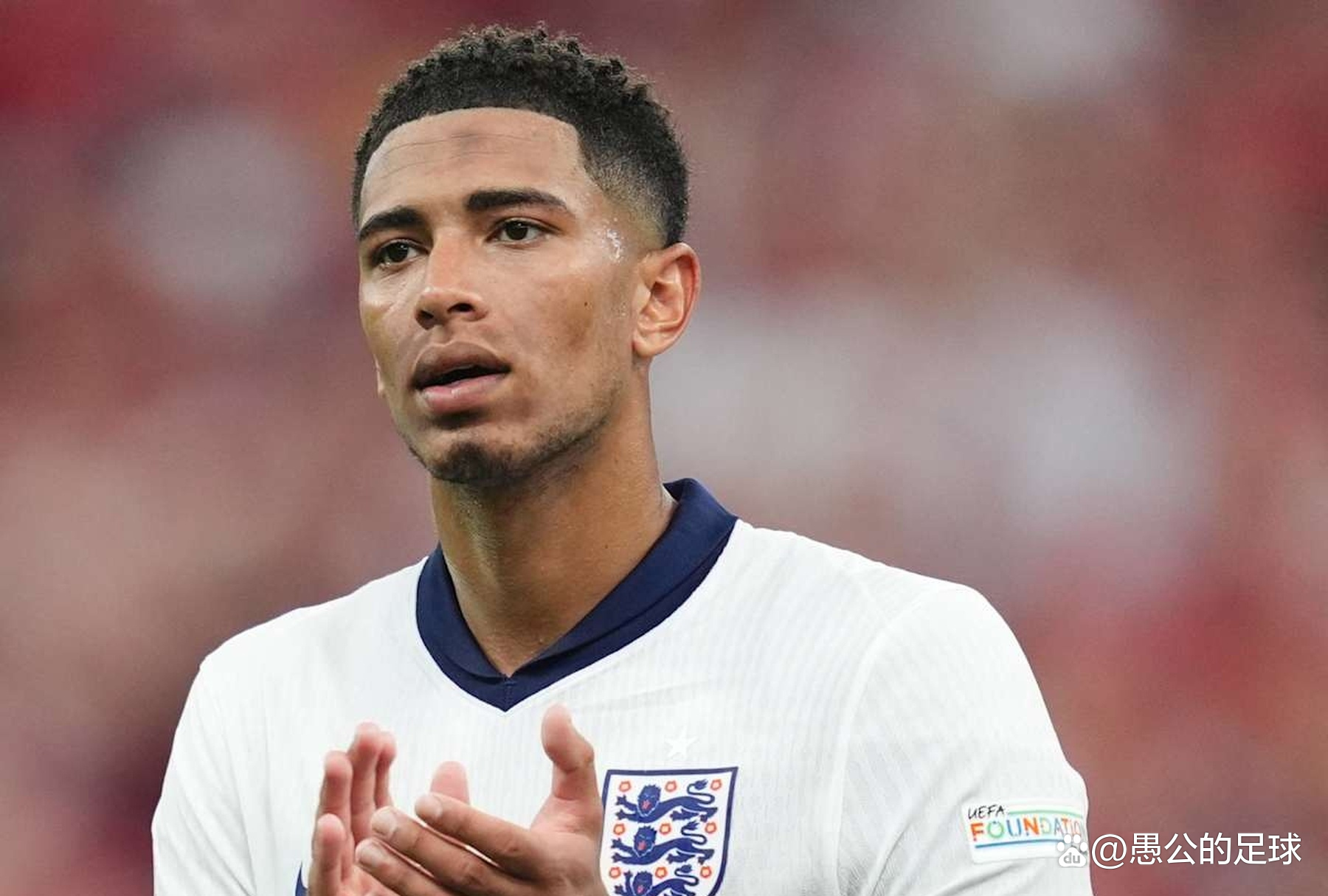 英超半场：两队合计零射正，琼斯远射中框，利兹联0-0利物浦