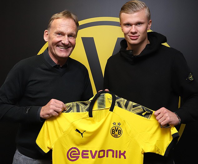 曼联加入左后卫争夺战！瞄准法兰克福新星布朗，面临皇马巴萨竞争（曼联竞夺左后卫：相中法兰克福新星布朗，皇马巴萨同场竞争）