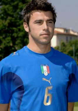 或伤缺3个月！本菲卡官方：比利时国脚卢克巴吉奥左脚踝骨折（本菲卡官宣：比利时国脚卢克巴吉奥左脚踝骨折，或将缺阵3个月）