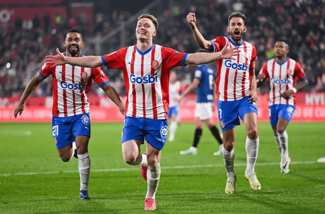 国米vs科莫首发：索默、泽林斯基先发，劳塔罗搭档图拉姆