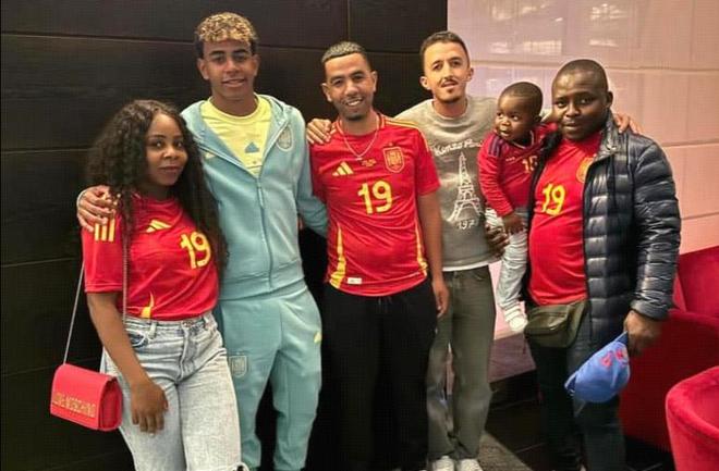 中国青年球员王钰栋将加盟德乙达姆施塔特，开启欧洲留洋之路，为中国足球注入新活力。