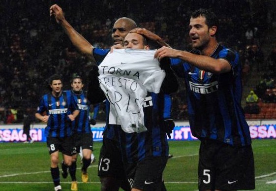 反对家暴，克雷莫内塞球衣背后印的是与球员关系密切女性名字